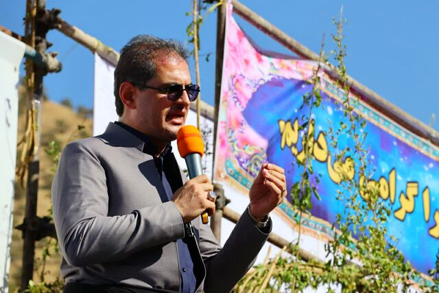 جشنی بە شکرانە برداشت انار در روستای دلەمرز