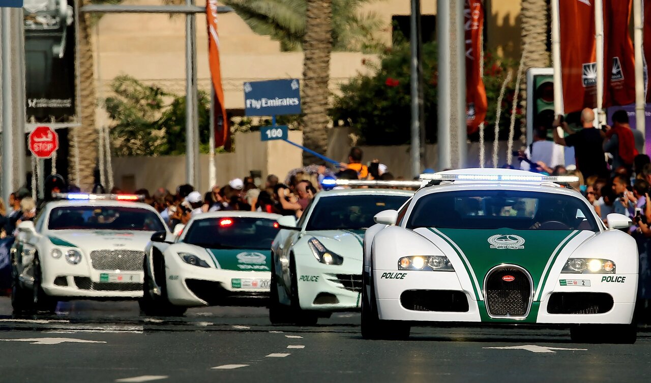خودروهای عجیب پلیس در دبی/ از بوگاتی و فراری تا آستون مارتین و لامبورگینی/ عکس