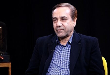 محمد گلریز به دستور چه کسی نام خانوادگی‌اش را تغییر داد؟ 