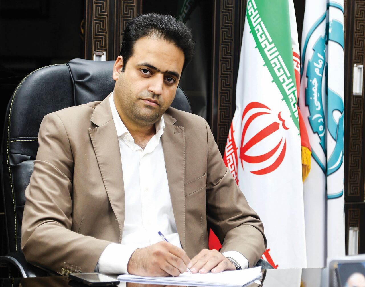 نحوه برخورد مردم با خودروی لاکچری آقای شهردار! + فیلم