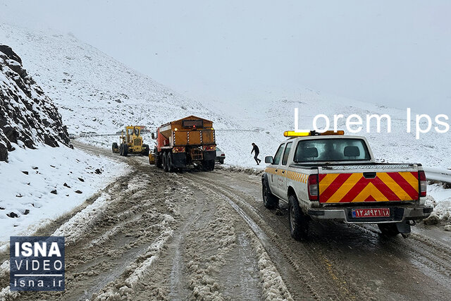 ویدیو/ گردشگران گنجنامه در محاصره اولین برف پاییزی