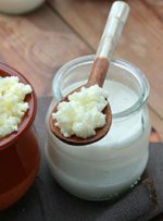 چرا به خوردن دوغ و ماست کفیر اینقدر توصیه شده است؟ + لیست قیمت انواع ماست