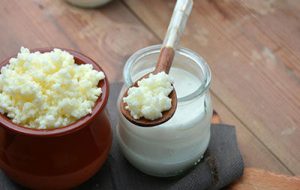 چرا به خوردن دوغ و ماست کفیر اینقدر توصیه شده است؟ + لیست قیمت انواع ماست