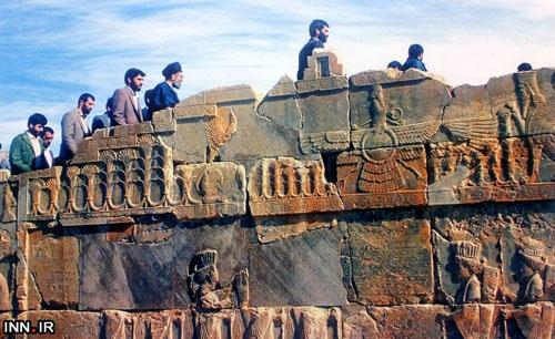 خامنه ای در تخت جمشید