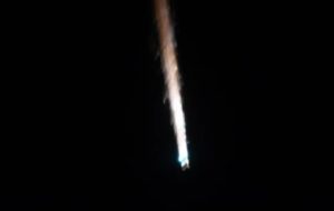 شکار صحنه تماشایی سوختن فضاپیمای روسی توسط یاسمین مقبلی/ عکس