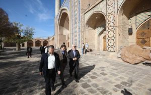 داربست‌های ۶۰ ساله مسجد جامع قزوین جمع می‌شود