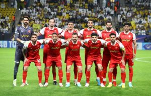 عکس| رونمایی از پیراهن پرسپولیس مقابل الدحیل
