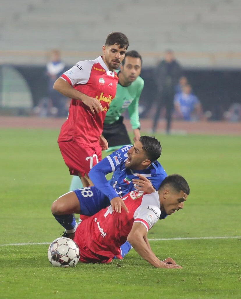 عکس‌| فریم به فریم با پنالتی جنجالی دربی؛ حق با استقلال بود یا پرسپولیس؟!