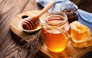 بهترین رنگ عسل طبیعی با کیفیت چه رنگی است؟ + لیست قیمت انواع عسل طبیعی