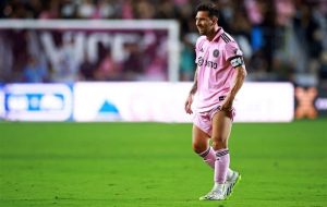 عکس‌| خاطره‌بازی یک ایرانی با ملاقات با لیونل مسی