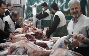 نرخ گوشت، افسار پاره کرد/ رئیس اتحادیه دامداران: دولت حمایت کند دام پروار شود!/ بسیاری از خانوارها توان خرید مرغ هم ندارند نرخ گوشت، افسار پاره کرد/ رئیس اتحادیه دامداران: دولت حمایت کند دام پروار شود!/ بسیاری از خانوارها توان خرید مرغ هم ندارند