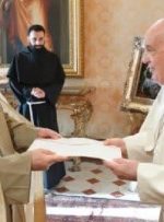 سفیر جدید جمهوری اسلامی ایران در واتیکان استوارنامه خود را تسلیم پاپ فرانسیس کرد