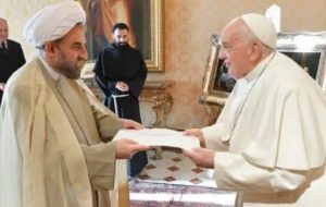 سفیر جدید جمهوری اسلامی ایران در واتیکان استوارنامه خود را تسلیم پاپ فرانسیس کرد