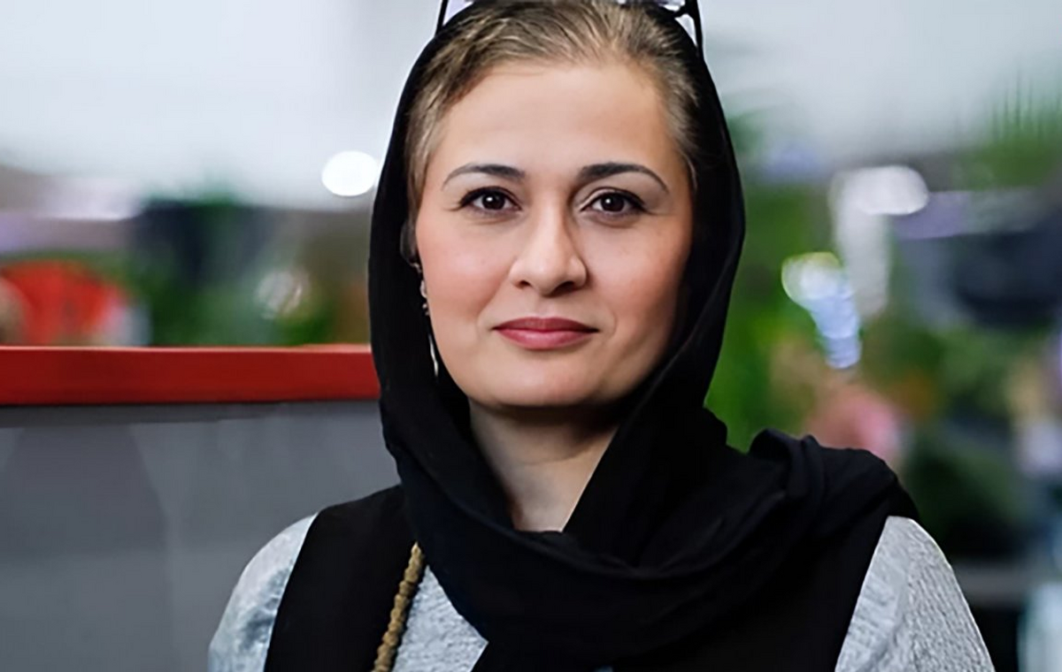 بیوگرافی پریوش نظریه