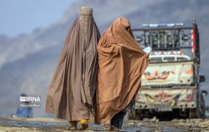 رفتار جنجالی طالبان با هزاران زن افغان (+عکس) رفتار جنجالی طالبان با هزاران زن افغان (+عکس)