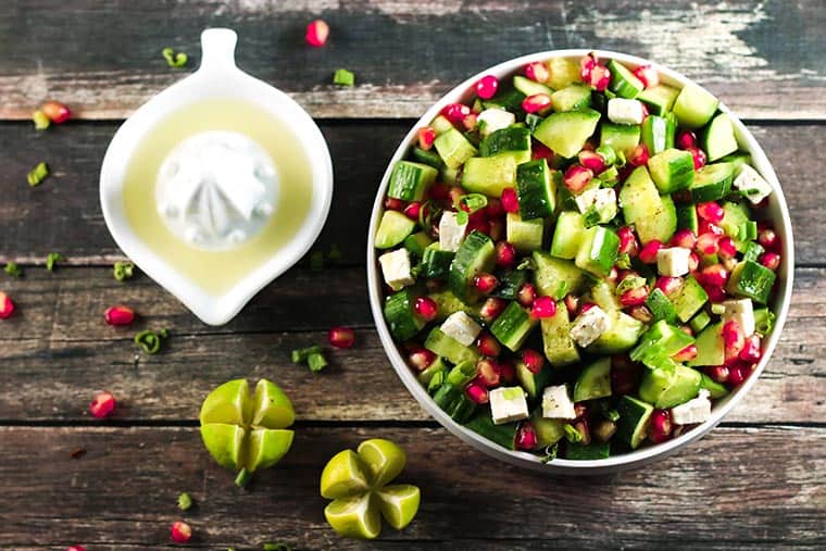 طرز تهیه سالاد انار و خیار