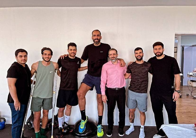 عکس‌| تمرین مشترک ستاره‌های سرخابی با مرد ۲ متر ۱۸ سانتی‌متری!