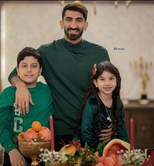 عکس‌| شب یلدای بیرانوند کنار دختر و پسرش