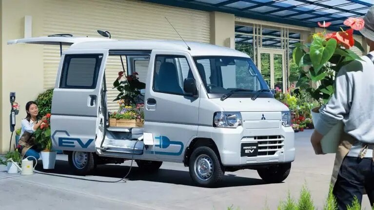 مینی‌کب، ون متفاوت و سبک‌وزن میتسوبیشی/ عکس