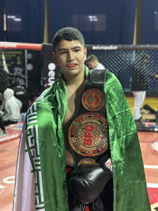 نوجوان ایران صاحب کمربند حرفه‌ای کیک بوکسینگ جهان شد