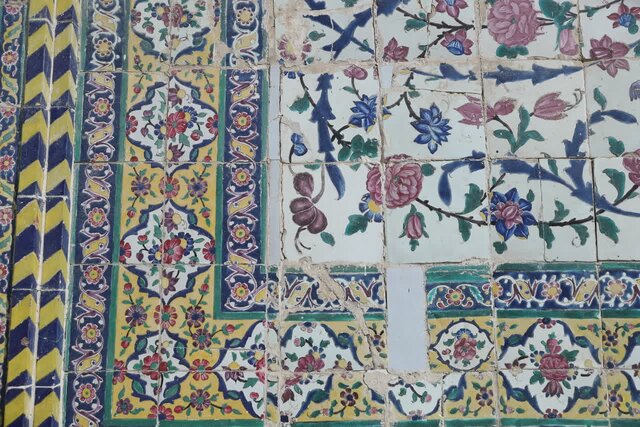 کاشی‌های جدا شده مسجد وکیل ۱۰ روز آینده نصب می‌شوند / پذیرای هشدار در خصوص اماکن تاریخی هستیم