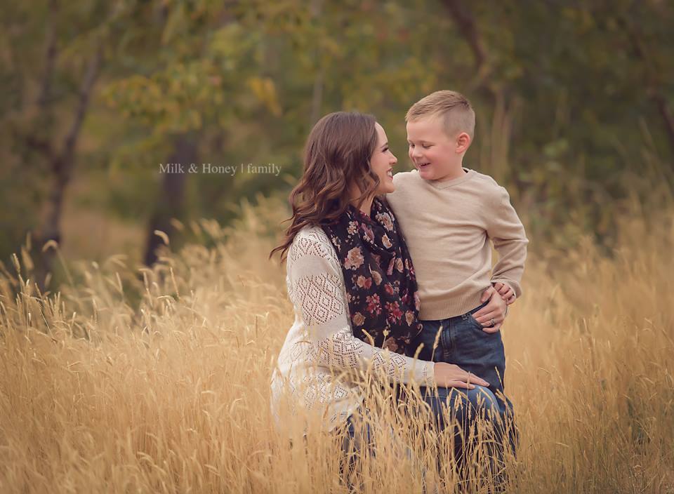 ژست عکس کودک و مادر