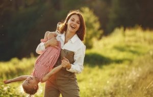 ژست عکس کودک و مادر (20 ایده زیبا)