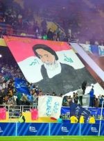 برافراشتن تصویر آیت الله سیستانی در ورزشگاه فوتبال