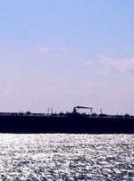 روایتی از نزدیک شدن ۶ قایق به یک کشتی تجاری در بندر المخا یمن