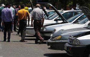 کلاف سردرگم اجازه فروش ۱۲۰ هزار خودرو در حاشیه بازار/ وزارت صمت هنوز مجوزی صادر نکرده است