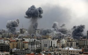 حماس : کشته شدن ۲ اسیر «اسرائیلی» بر اثر بمباران غزه