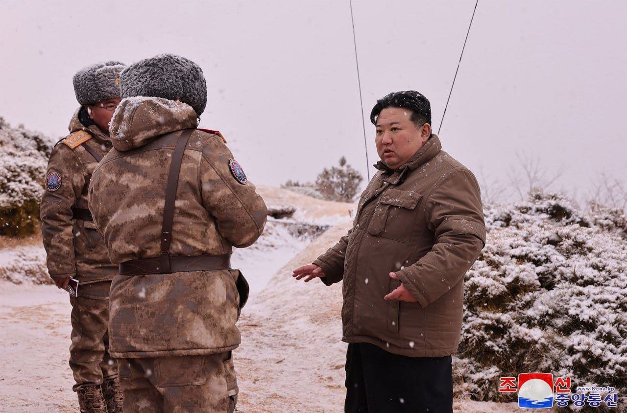 خنده‌های جالب رهبر کره شمالی پس از آزمایش موشک کروز/عکس