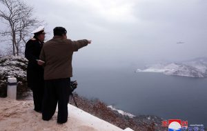 خنده‌های جالب رهبر کره شمالی پس از آزمایش موشک کروز/عکس
