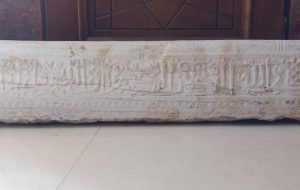 کشف کتیبه ۸ تکه ۷۷۲ ساله از امامزاده سیدان اسدآباد