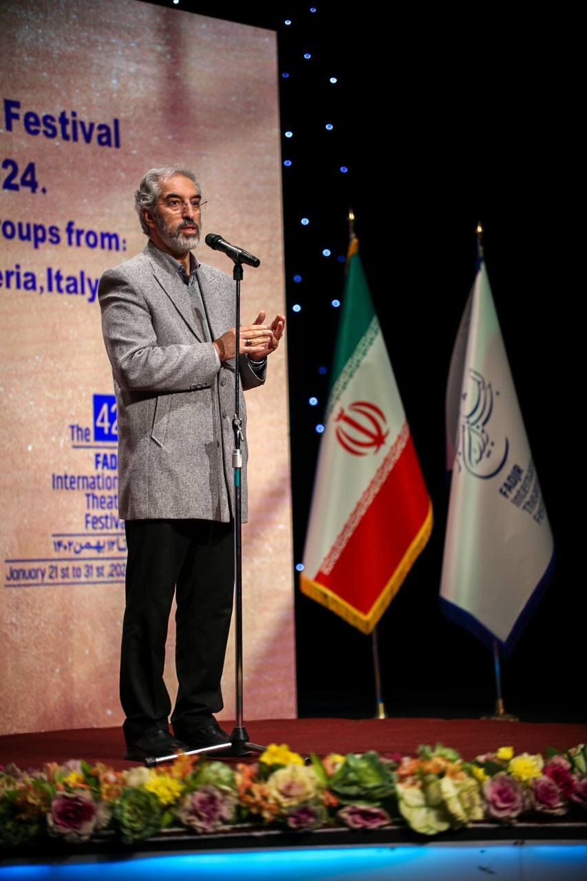 برگزیدگان چهار بخش «رادیو تئاتر»، «نمایش‌های تلویزیونی»، «نمایشنامه نویسی» و «پژوهش» معرفی شدند