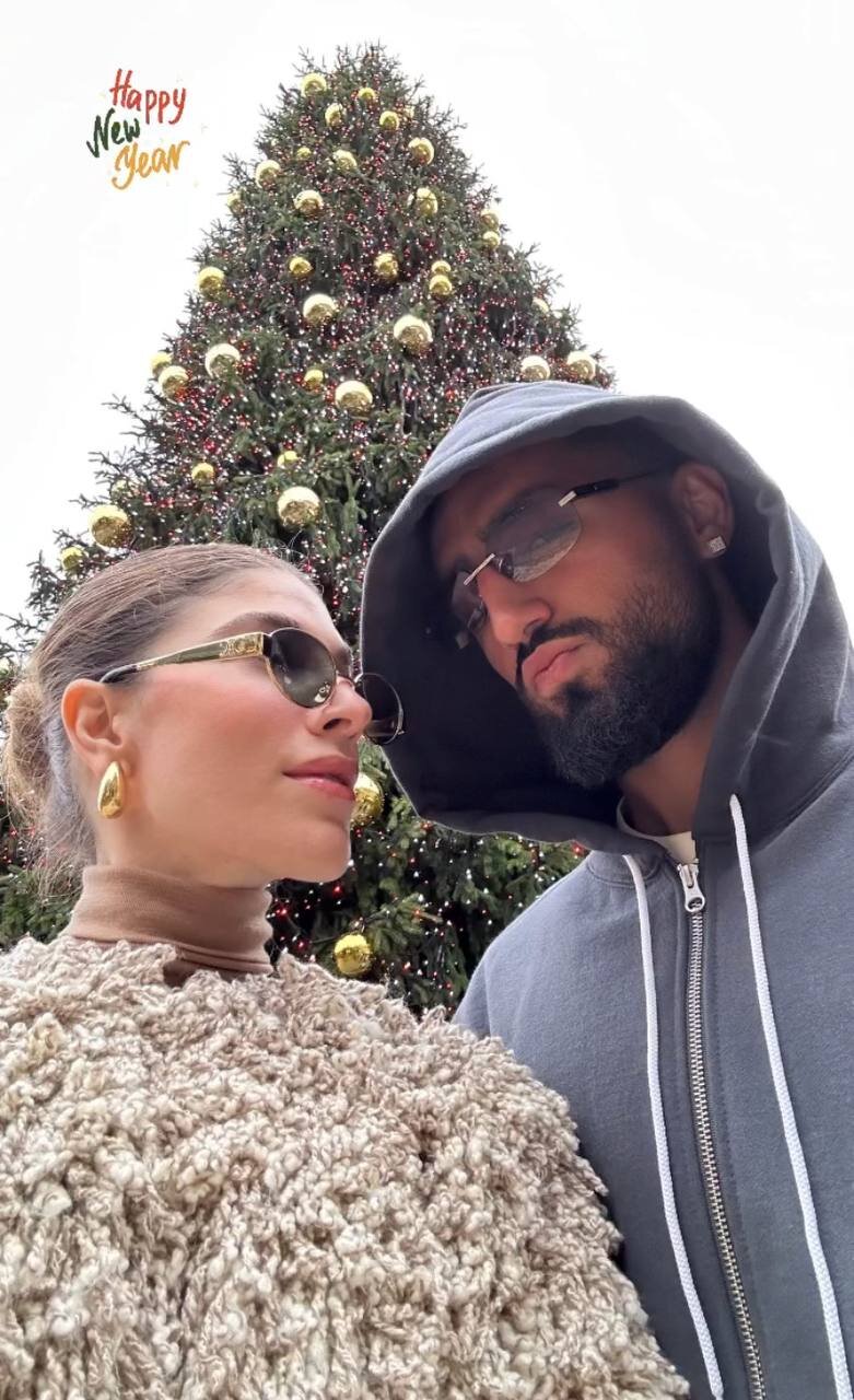 عکس‌| سلفی کریسمسی لژیونر استقلالی با همسر ترکیه‌ای