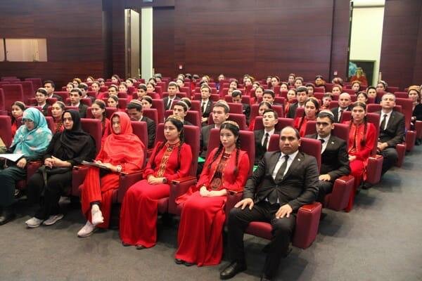 گفت‌وگوی زنان ایرانی و ترکمنستانی با زبان هنر