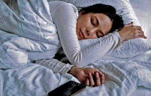 آیا زنان به خواب شبانه بیشتری نسبت به مردان نیاز دارند؟