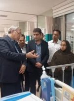 وزیر بهداشت چشم دختر هرمزگانی را در اورژانس بیمارستان مداوا کرد