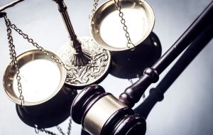 ۵ ویژگی اصلی بهترین وکیل پایه یک دادگستری که باید بدانید!