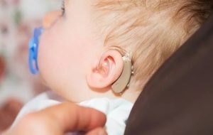 نگران شنوایی کودک‌تان هستید؟/ توضیحات این متخصص را بخوانید