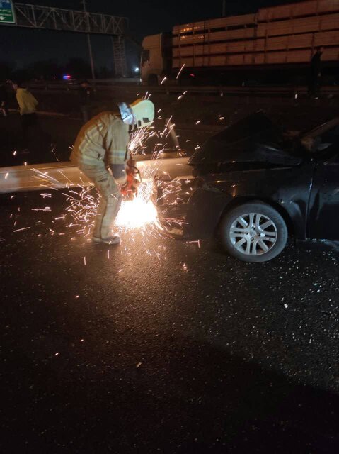 تصادف وحشتناک خودرو دنا در بزرگراه آزادگان