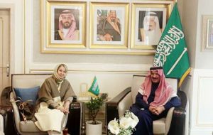 دیدار سفیر عربستان در تهران با خانم سفیر/عکس
