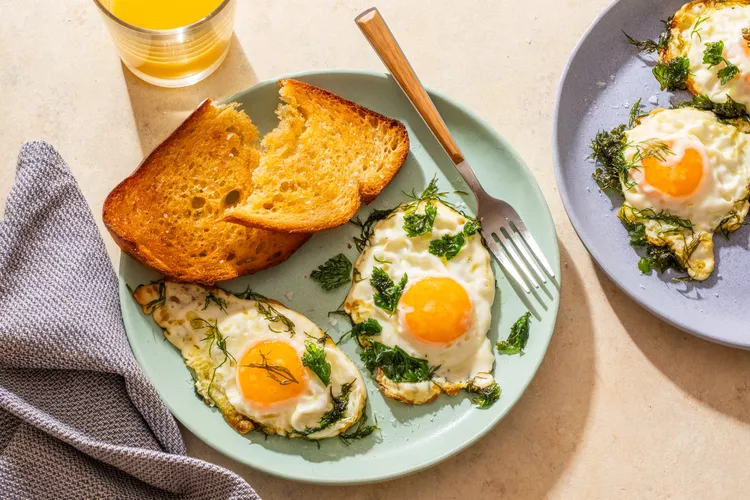 طرز تهیه نیمرو با سبزیجات