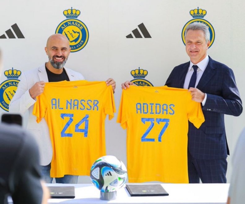 عکس‌| رونالدو تا ۳ سال آدیداس می‌پوشد!