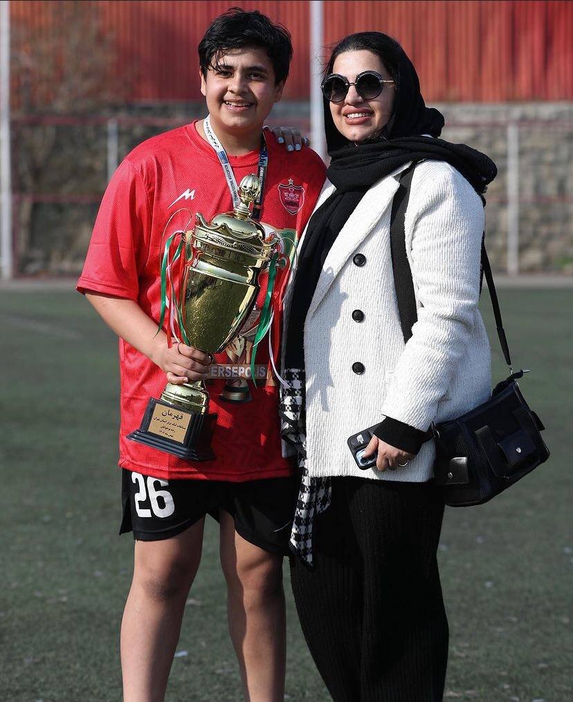 عکس‌| همسر هادی نوروزی در جشن پرسپولیس؛ هانی قهرمان شد!