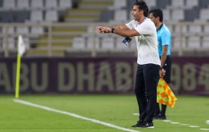 عکس| گلری که شب به خواب جانشین فرهاد مجیدی رفت! عکس| گلری که شب به خواب جانشین فرهاد مجیدی رفت!