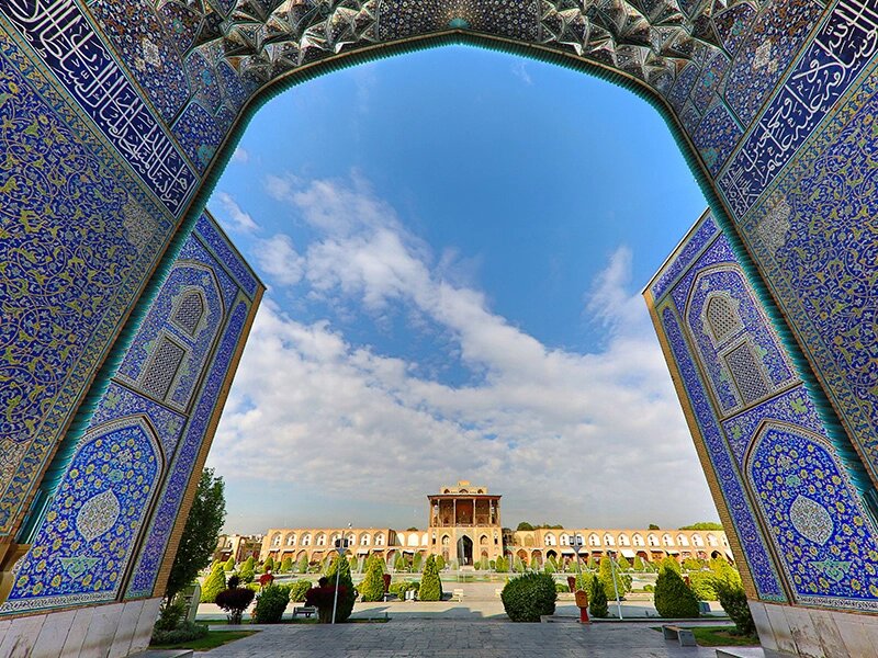 «نصف جهان» و غفلت از احیای بافت‌های تاریخی/ «برج‌»های سربه فلک کشیده جای میراث کهن اصفهان را می گیرد؟!