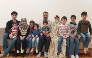 زن بلاگر فرزندآوری با ۱۰ فرزندش از ایران مهاجرت کرد-راهبرد معاصر