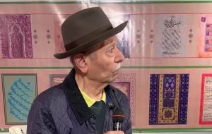 ترانه‌خوانی شادمانه علی نصیریان در ۹۰ سالگی/ فیلم